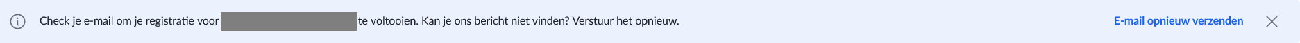 Er wordt een schermafbeelding getoond waarin je de melding kan zien die bovenaan de pagina verschijnt wanneer je je e-mailadres bevestigt. De melding zegt dat een bevestigingsmail is verstuurd naar het gegeven e-mailadres, met rechts een knop om de bevestigingsmail opnieuw te laten verzenden. De knop heeft titel "E-mail opnieuw verzenden". Daarnaast is er nog een knop met een kruisje om de melding te sluiten.