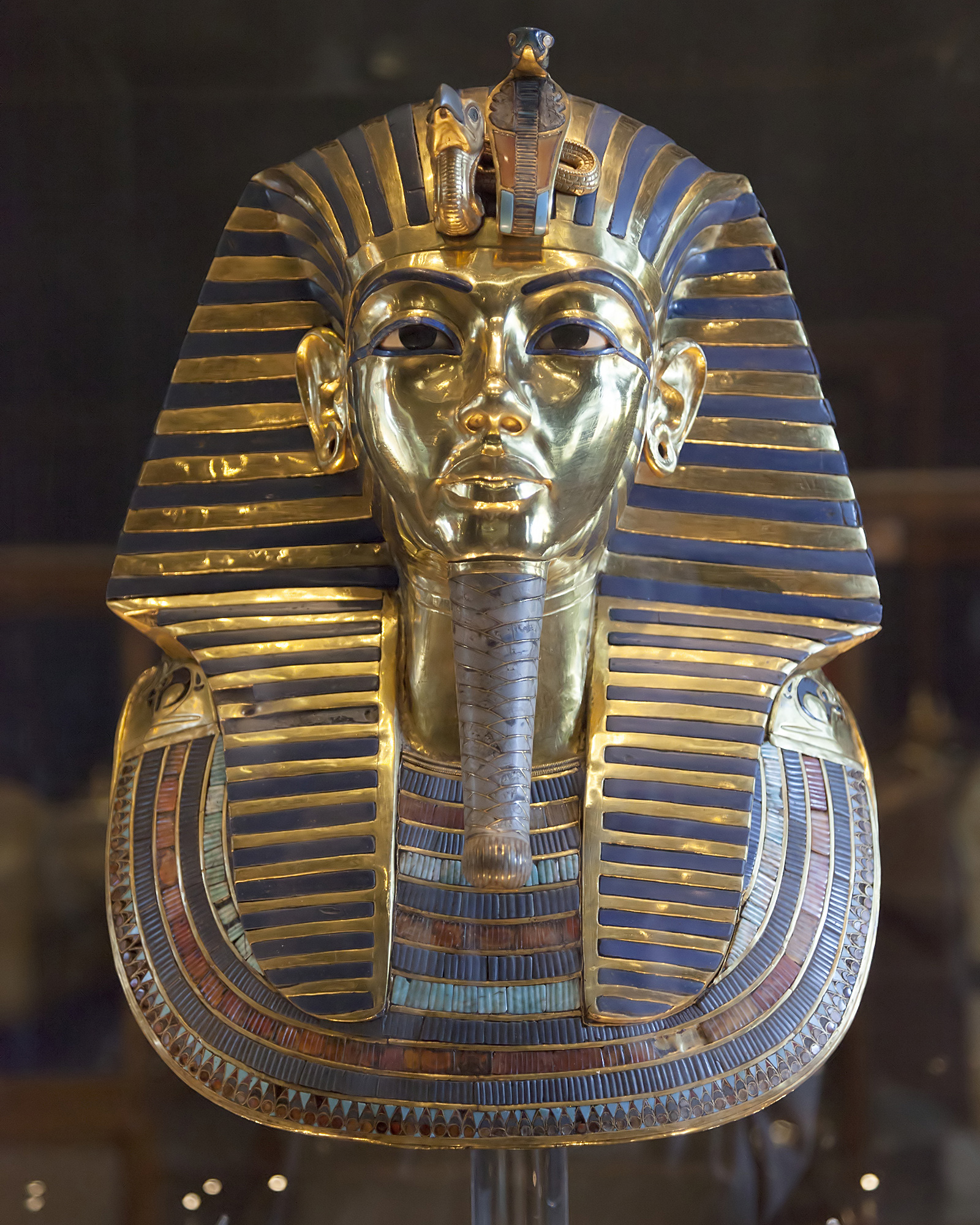 Death Mask from innermost coffin, Tutankhamun’s tomb, New Kingdom, 18th Dynasty, c. 1323 B.C.E., gold with inlay of enamel and semiprecious stones (Egyptian Museum, Cairo) (photo: Roland Unger, CC BY-SA 3.0)