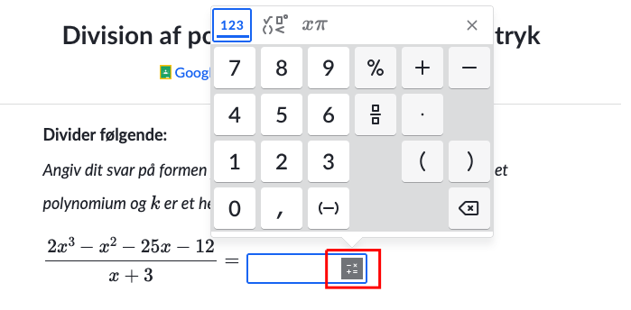 skærmbillede af en matematikøvelse i Khan Academy. Feltet hvor svaret indtastes har en lille knap fremhævet. Denne knap viser det matematiske tastatur