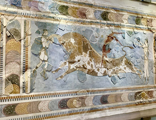 Bull-leaping fresco from the east wing of the palace of Knossos (reconstructed), c. 1400 B.C.E., fresco, 78 cm high (Archaeological Museum of Heraklion, photo: Andy Montgomery, CC BY-SA 2.0)