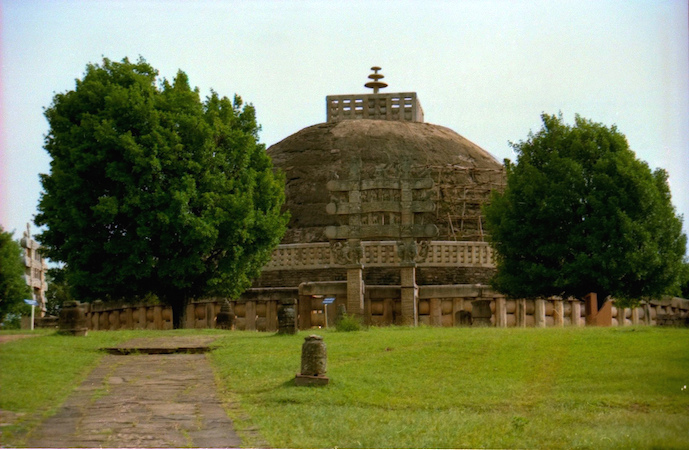 Great Stupa, Sanchi, India, 3rd century B.C.E. to first century C.E., photo: R Barraez D´Lucca (CC BY 2.0)
