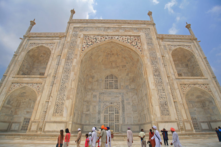 People Visit the Taj Mahal in India Editorial Photo - Image of heritage,  entrance: 160653736