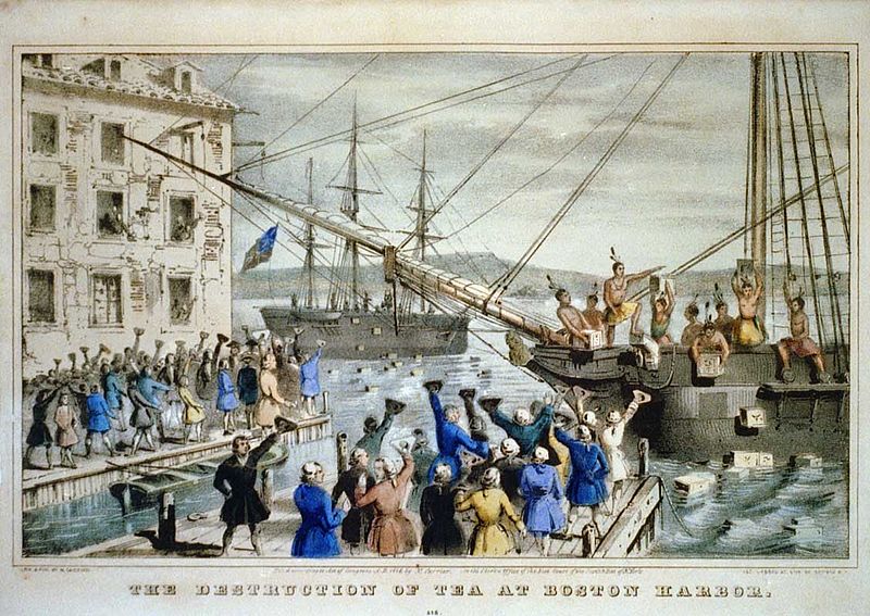 Una particular forma de protestar: Los llamados Hijos de la Libertad arrojan un cargamento de té al mar en el puerto de Boston.