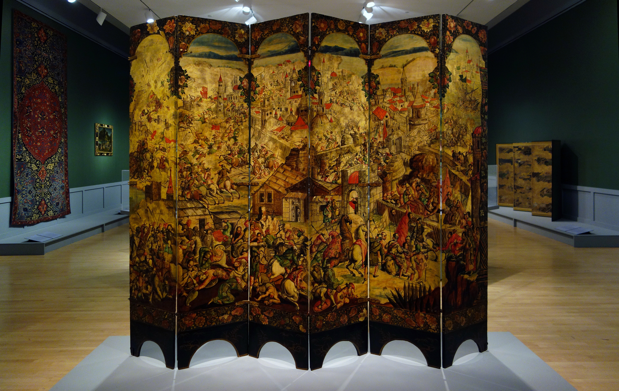 Pantalla plegable con el asedio de Belgrado (frente) y la escena de caza (reverso), c.  1697-1701, México, óleo sobre madera, con incrustaciones de nácar, 229.9 x 275.8 cm (Museo de Brooklyn)