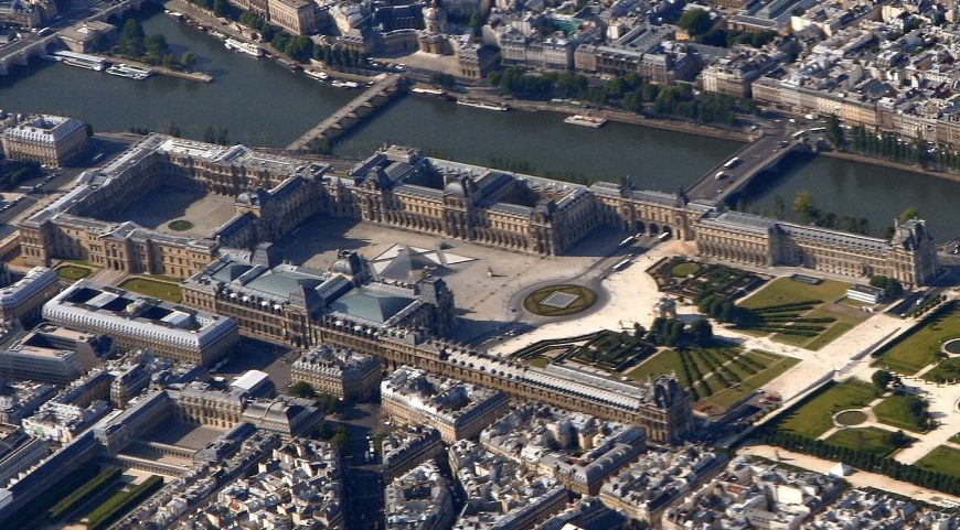 History of the Musee du Louvre museum in Paris France