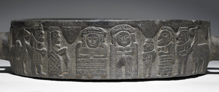 Inca carved stone vessel, late 15th century, Inca Colonial, basalt, 18 x 50 x 67 cm © Trustees of the British Museum
