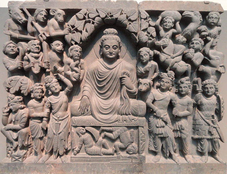 Fragmento de escultura retratando o iluminismo de Buda, Gandara, período Kushana, século II-III d.C., xisto, (Smithsonian, Freer Gallery of Art).