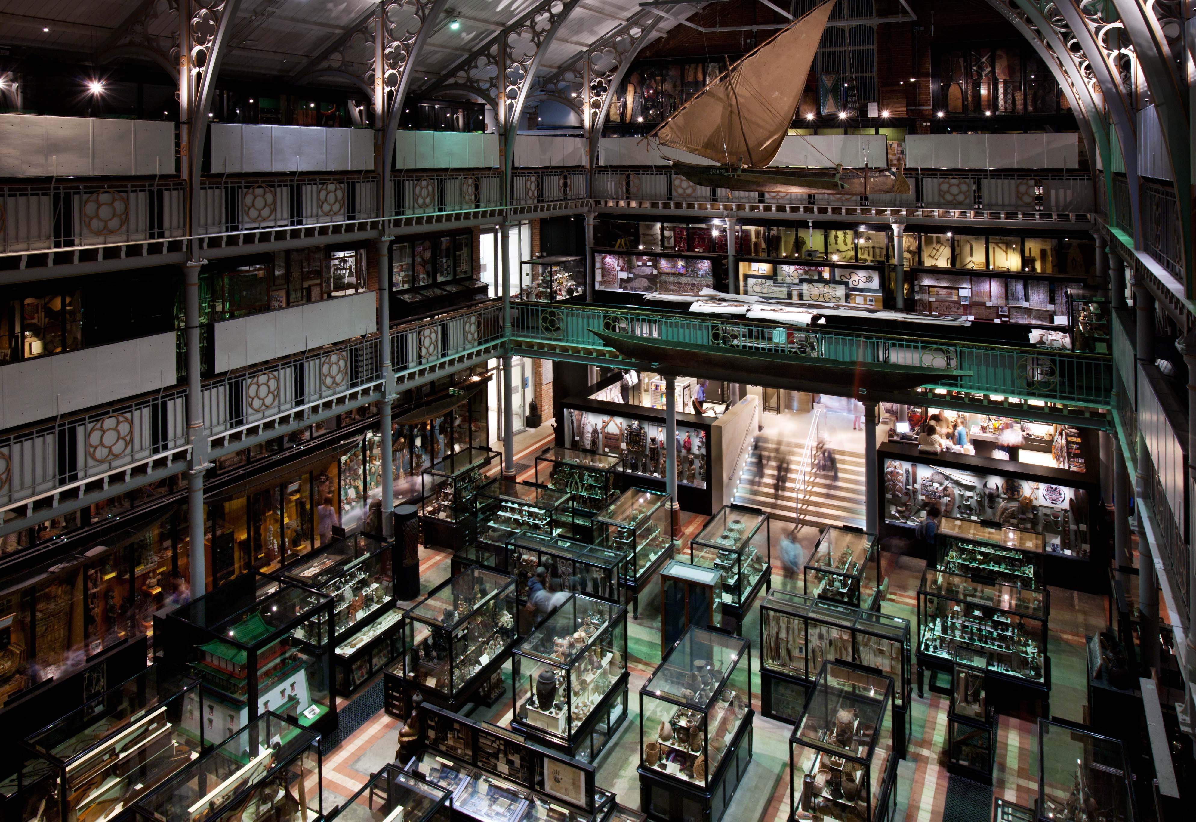 View of archaeological and ethnographic collections, Pitt Rivers Museum, Oxford, photo: Jorge Royan, CC: BY-SA 3.0)