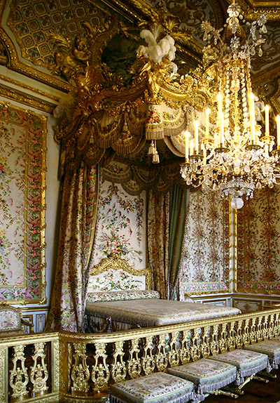 Château De Versailles Article Khan, Versailles King Bed