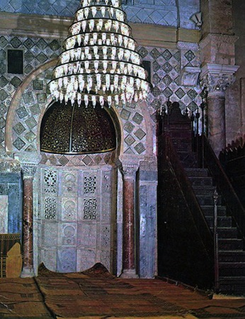 mosque interior features
