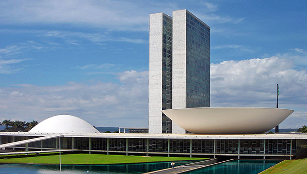 Oscar Niemeyer, Congresso Nazionale, Brasilia, Brasile (foto: Mario Roberto Duran Ortiz, pubblico dominio)