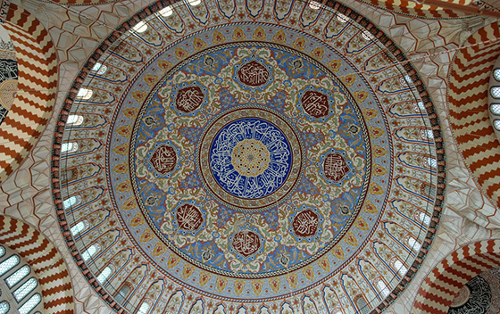 mosque interior features