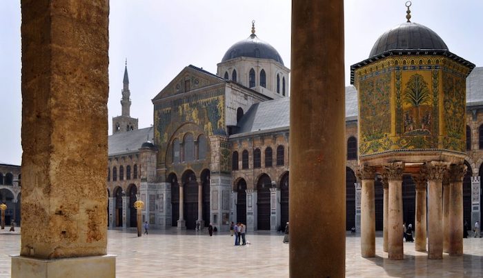 View of the the prayer hall from the courtyard of the Great Mosque of Damascus (treasury at right), photo: Erik Shin, CC BY-NC 2.0