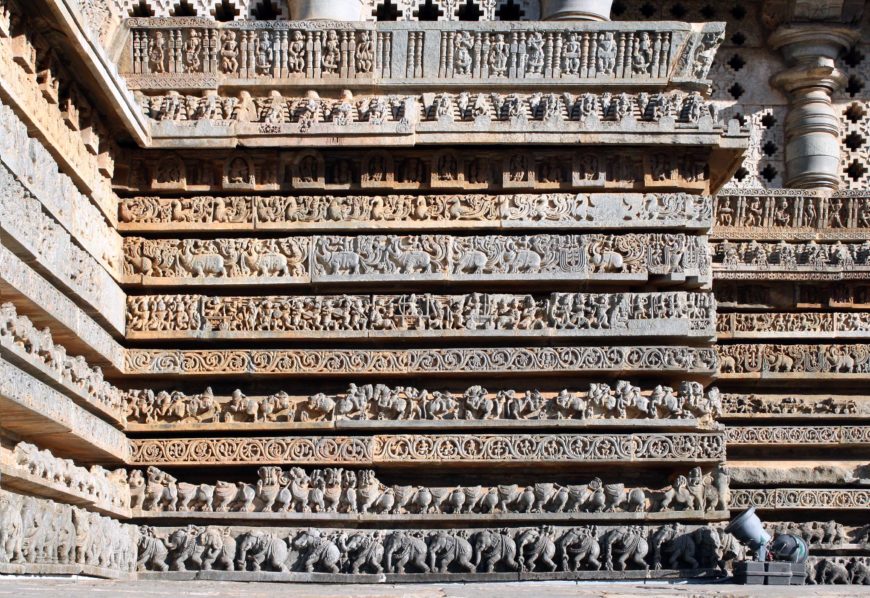 An Indian Bureaucrat's Diary: Belur and Halebid - Unique Temples